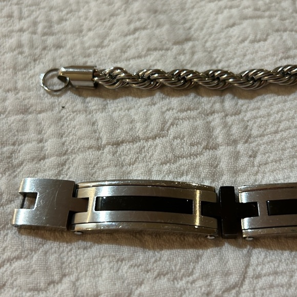 Stainless steel and black Men’s bracelet. - Picture 5 of 7